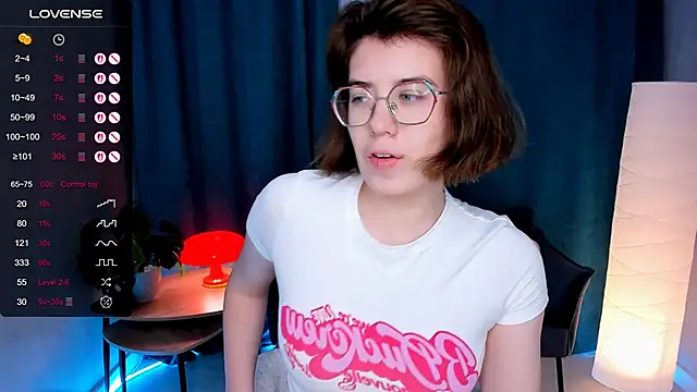 Snapshot of BellaCaress chatting on 11-30-25, 02:15 BellaCaress online show from 11-30-25, 02:15