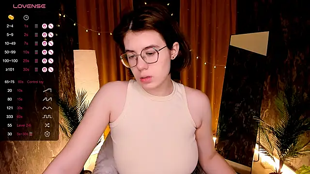 Snapshot of BellaCaress chatting on 12-14-25, 02:17 BellaCaress online show from 12-14-25, 02:17