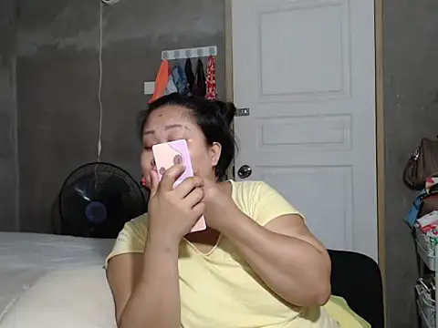 Snapshot of jengrey chatting on 12-19-25, 11:56 jengrey online show from 12-19-25, 11:56