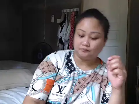 Snapshot of jengrey chatting on 01-10-26, 02:02 jengrey online show from 01-10-26, 02:02