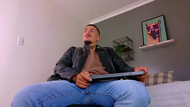 MrFox   online show from 03-10-26, 07:30