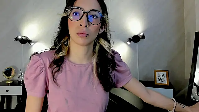 Emilia Bons online show from 12-02-25, 01:39