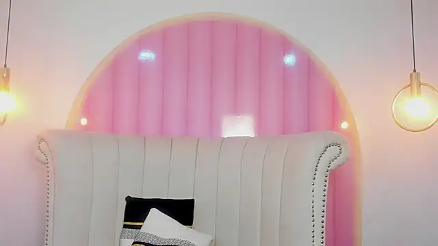 Snapshot of Emilia_Bons chatting on 01-08-26, 01:19 Emilia Bons online show from 01-08-26, 01:19