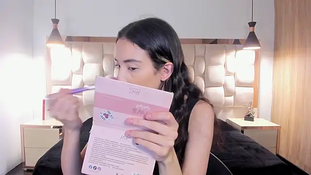 Snapshot of Emilia_Bons chatting on 01-11-26, 01:27 Emilia Bons online show from 01-11-26, 01:27