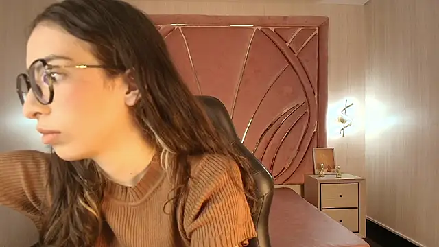 Snapshot of Emilia_Bons chatting on 01-19-26, 02:10 Emilia Bons online show from 01-19-26, 02:10