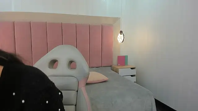 Snapshot of Emilia_Bons chatting on 02-06-26, 01:58 Emilia Bons online show from 02-06-26, 01:58