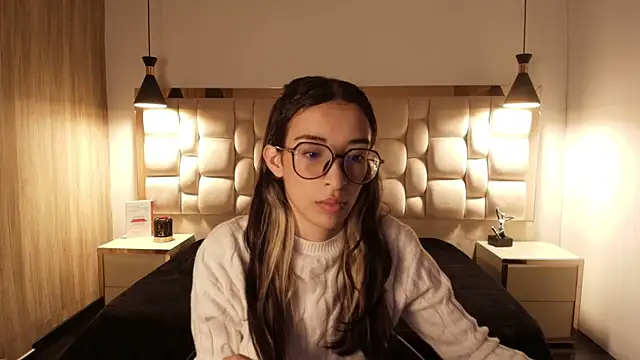 Snapshot of Emilia_Bons chatting on 02-09-26, 02:10 Emilia Bons online show from 02-09-26, 02:10