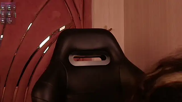 Snapshot of Emilia_Bons chatting on 02-18-26, 02:35 Emilia Bons online show from 02-18-26, 02:35