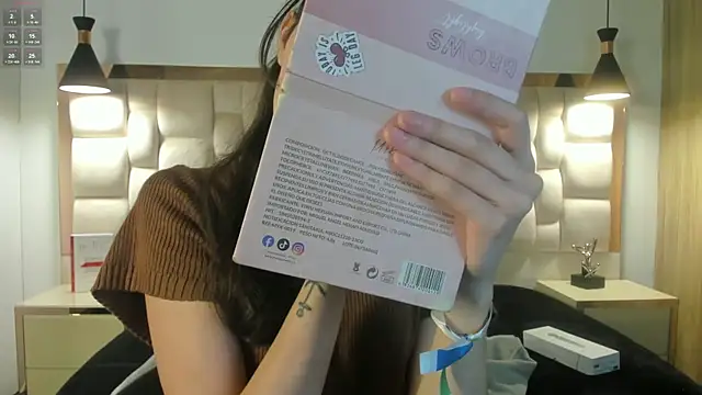 Snapshot of Emilia_Bons chatting on 03-02-26, 01:40 Emilia Bons online show from 03-02-26, 01:40