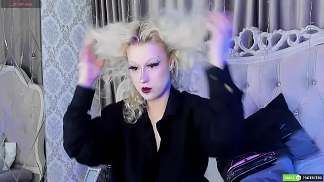 Snapshot of CarolLamb chatting on 11-22-25, 06:07 CarolLamb online show from 11-22-25, 06:07