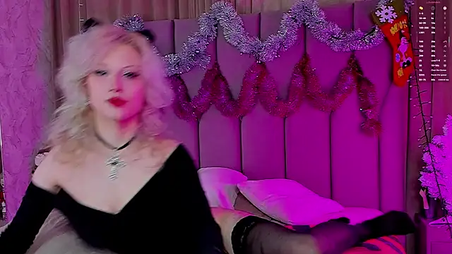 Snapshot of CarolLamb chatting on 01-08-26, 08:49 CarolLamb online show from 01-08-26, 08:49