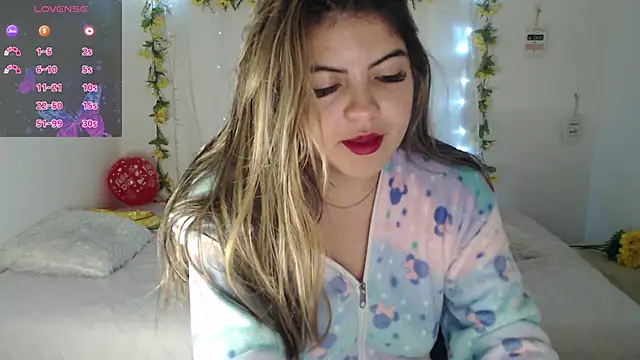 Snapshot of Alisson_5_ chatting on 09-24-25, 11:13 Alisson 5 online show from 09-24-25, 11:13