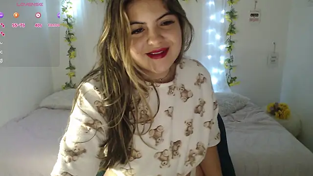Snapshot of Alisson_5_ chatting on 10-07-25, 11:18 Alisson 5 online show from 10-07-25, 11:18
