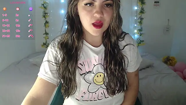 Snapshot of Alisson_5_ chatting on 10-13-25, 08:58 Alisson 5 online show from 10-13-25, 08:58