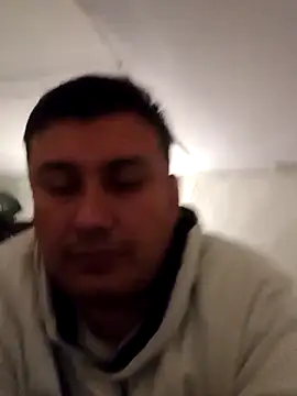 Snapshot of millanto chatting on 04-12-26, 03:44 millanto online show from 04-12-26, 03:44