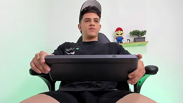 Snapshot of Mikecooper chatting on 01-09-26, 05:10 Mikecooper online show from 01-09-26, 05:10