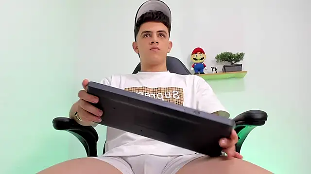 Snapshot of Mikecooper chatting on 01-14-26, 03:01 Mikecooper online show from 01-14-26, 03:01