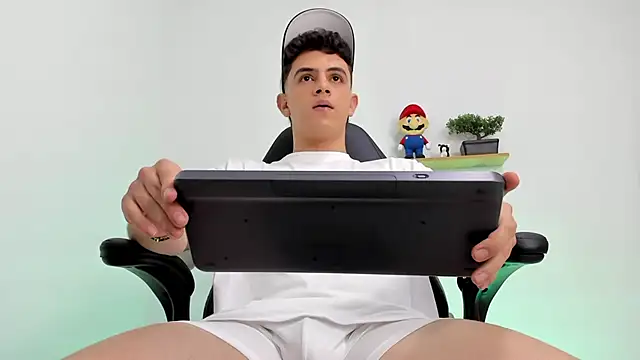 Snapshot of Mikecooper chatting on 02-03-26, 02:53 Mikecooper online show from 02-03-26, 02:53