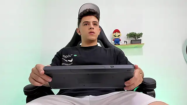 Snapshot of Mikecooper chatting on 02-05-26, 03:11 Mikecooper online show from 02-05-26, 03:11