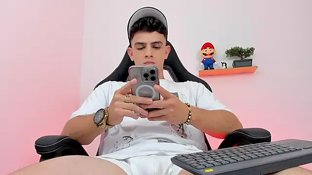 Snapshot of Mikecooper chatting on 02-17-26, 03:47 Mikecooper online show from 02-17-26, 03:47