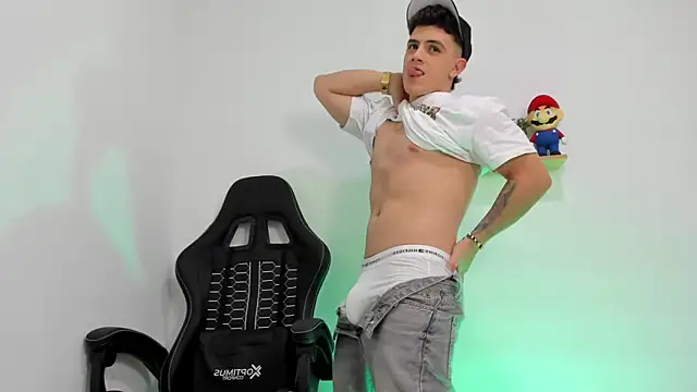 Snapshot of Mikecooper chatting on 02-23-26, 07:17 Mikecooper online show from 02-23-26, 07:17