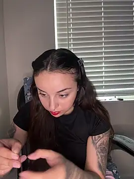 Snapshot of CharmingMaddie chatting on 04-27-26, 04:49 CharmingMaddie online show from 04-27-26, 04:49