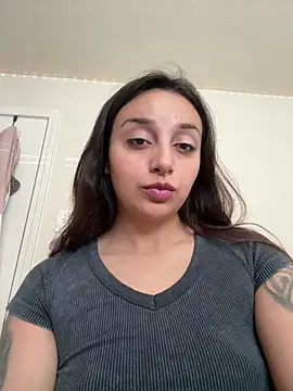 Snapshot of CharmingMaddie chatting on 05-17-26, 03:52 CharmingMaddie online show from 05-17-26, 03:52