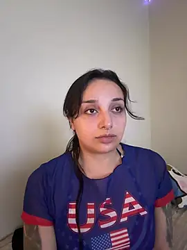 Snapshot of CharmingMaddie chatting on 05-18-26, 04:35 CharmingMaddie online show from 05-18-26, 04:35