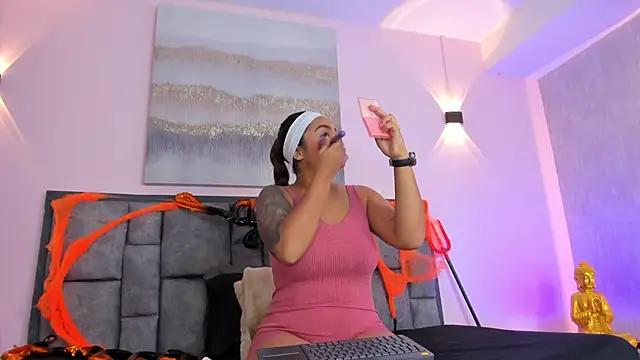 Snapshot of CrisstalStwart chatting on 10-28-25, 08:22 CrisstalStwart online show from 10-28-25, 08:22