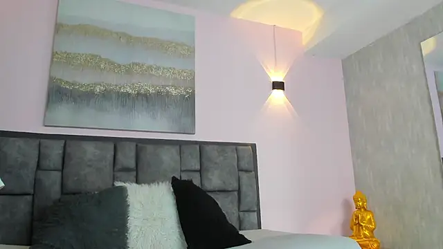 Snapshot of CrisstalStwart chatting on 11-14-25, 10:18 CrisstalStwart online show from 11-14-25, 10:18