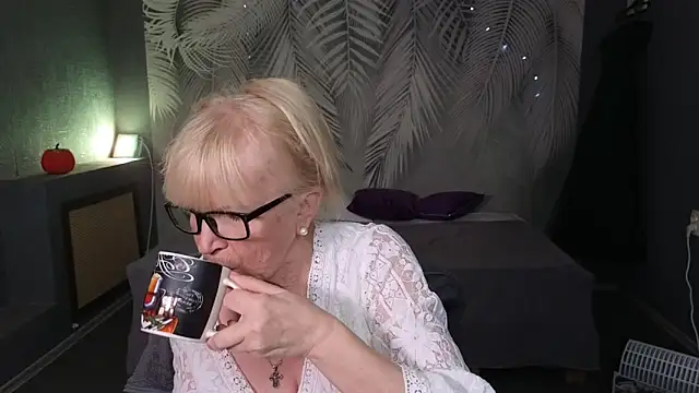 Sabina Ros online show from 11-15-25, 08:11