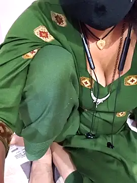 Snapshot of Love-pari077 chatting on 01-18-26, 02:43 Love-pari077 online show from 01-18-26, 02:43