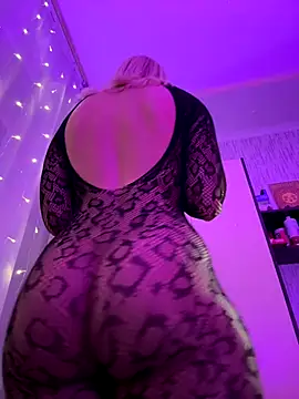 Snapshot of miss_veroNika chatting on 11-21-25, 10:47 miss veroNika online show from 11-21-25, 10:47