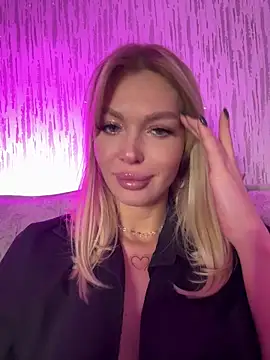 Snapshot of miss_veroNika chatting on 11-27-25, 04:03 miss veroNika online show from 11-27-25, 04:03