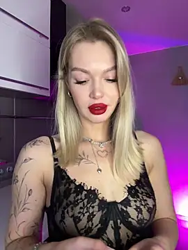 Snapshot of miss_veroNika chatting on 12-14-25, 05:02 miss veroNika online show from 12-14-25, 05:02