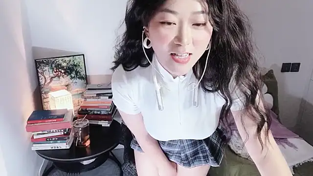 Emmaq996 online show from 10-20-25, 02:45