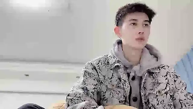 xiaojie2563 online show from 12-04-25, 10:46