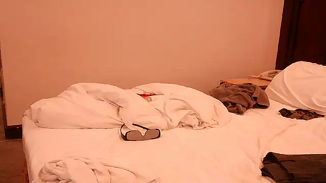 bigbb101011 online show from 09-28-25, 01:49