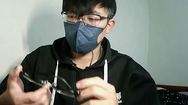 Snapshot of bigbb101011 chatting on 03-15-26, 09:59 bigbb101011 online show from 03-15-26, 09:59