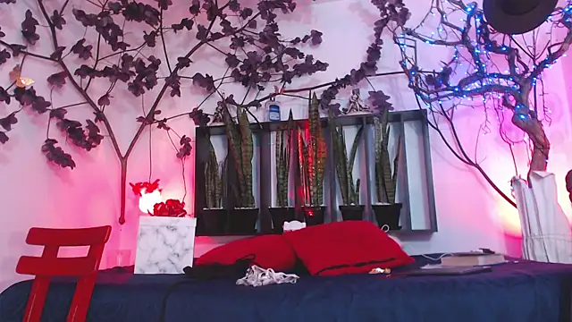 Snapshot of lola_foox chatting on 10-31-25, 02:18 lola foox online show from 10-31-25, 02:18