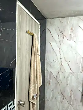 lynn9000 online show from 10-01-25, 04:29