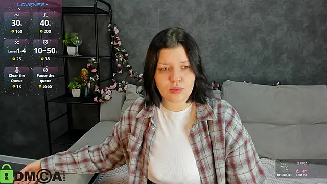 Snapshot of Michele_Greenn chatting on 10-26-25, 01:11 Michele Greenn online show from 10-26-25, 01:11