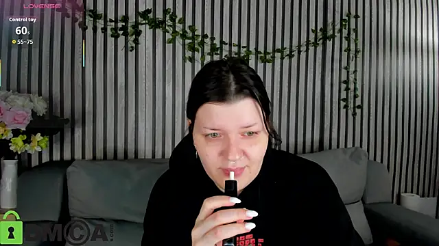 Snapshot of Michele_Greenn chatting on 11-16-25, 01:11 Michele Greenn online show from 11-16-25, 01:11