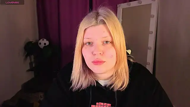 Snapshot of Michele_Greenn chatting on 06-22-26, 01:07 Michele Greenn online show from 06-22-26, 01:07