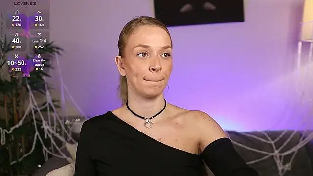 Snapshot of NovaHollisx chatting on 10-22-25, 08:36 NovaHollisx online show from 10-22-25, 08:36