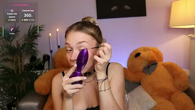 Snapshot of NovaHollisx chatting on 11-30-25, 03:21 NovaHollisx online show from 11-30-25, 03:21