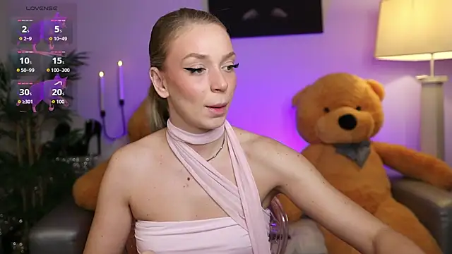 Snapshot of NovaHollisx chatting on 12-04-25, 05:28 NovaHollisx online show from 12-04-25, 05:28