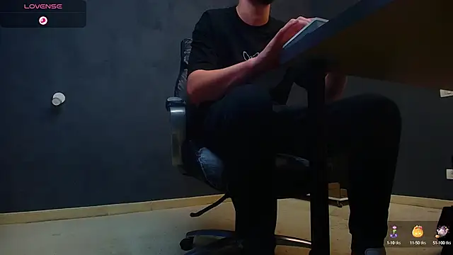 Snapshot of EnzoRace chatting on 10-07-25, 04:42 EnzoRace online show from 10-07-25, 04:42