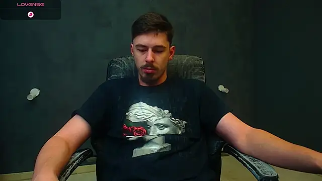 Snapshot of EnzoRace chatting on 11-20-25, 05:51 EnzoRace online show from 11-20-25, 05:51