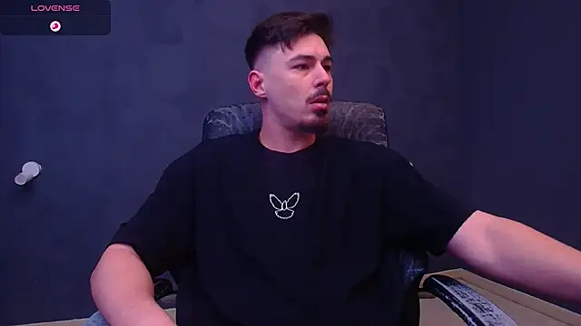 Snapshot of EnzoRace chatting on 11-24-25, 05:29 EnzoRace online show from 11-24-25, 05:29